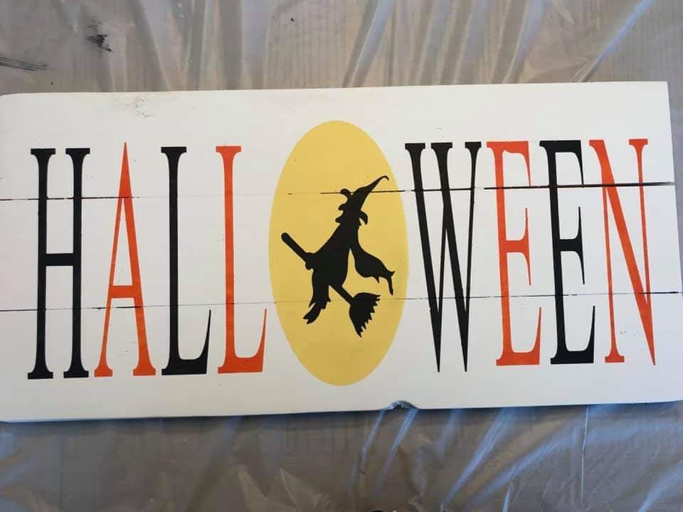 Halloween with witch in O