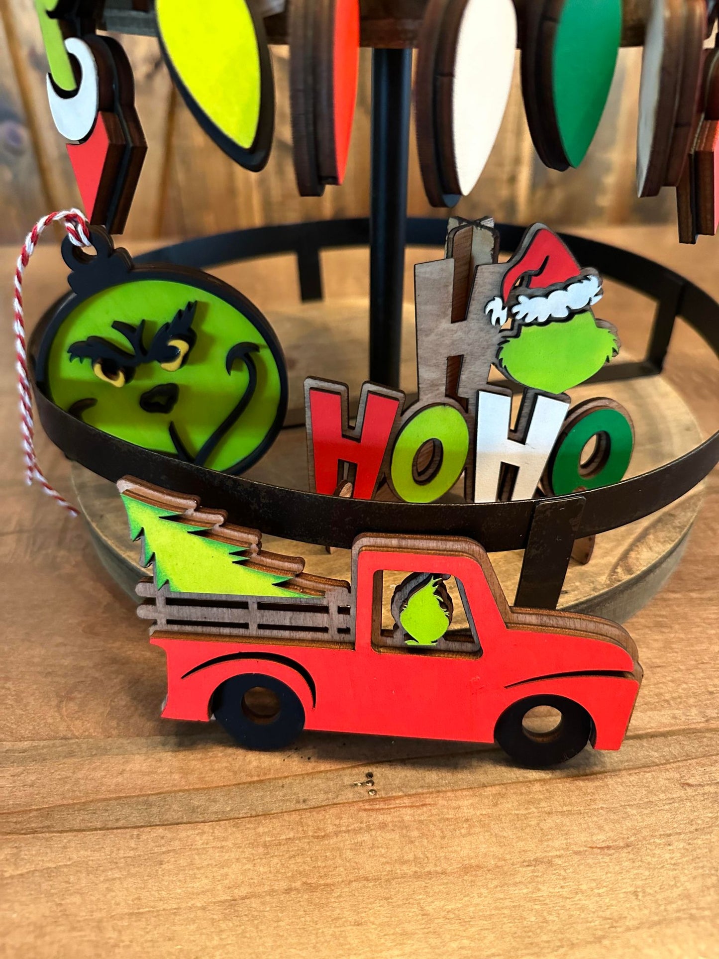 3D Tiered Tray Decor - Mean one - Merry Grinchmas