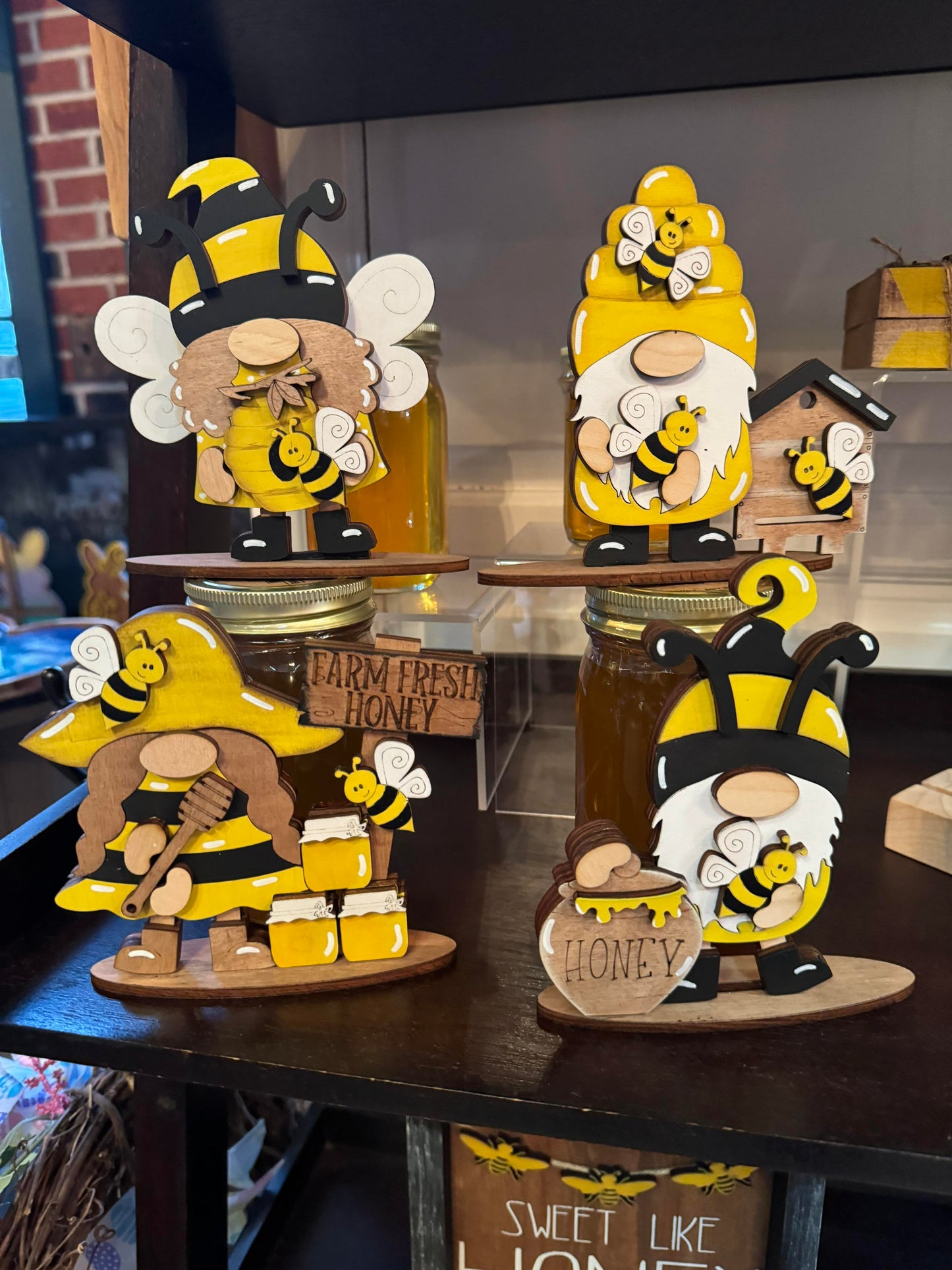 3D Bee Standing Small Gnomes