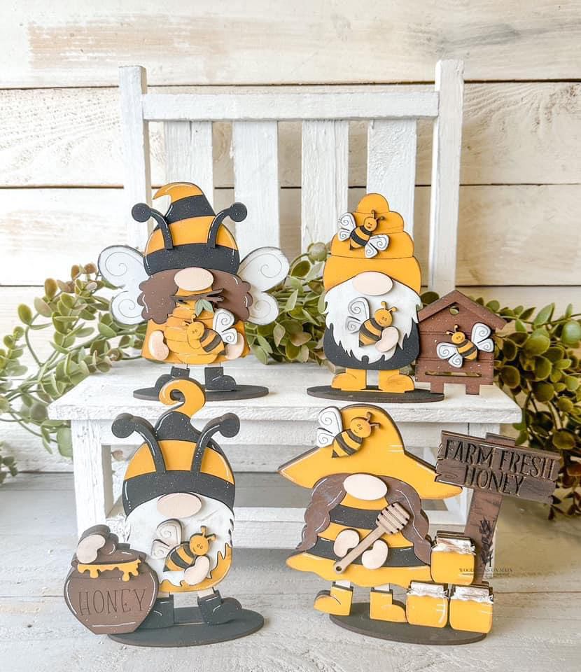 3D Bee Standing Small Gnomes