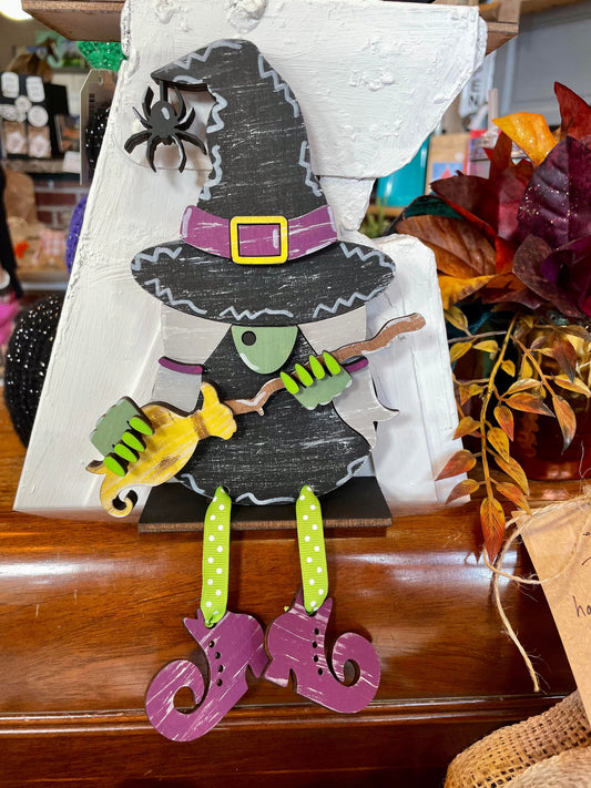 3D Dangling leg shelf sitters