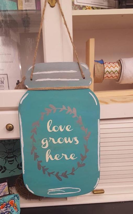 Door hanger Mason Jar love grows here