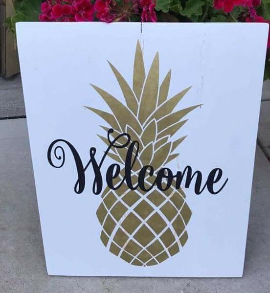 welcome with pineapple